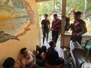 Polisi Gerebek Kampung Narkoba di Banyuasin, 7 Orang Diamankan Polisi Gerebek Kampung Narkoba di Banyuasin, 7 Orang Diamankan