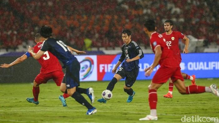 Potret Samurai Biru Libas Garuda 4-0 di SUGBK Timnas Republic of Indonesia tak berkutik saat menjamu Timnas Jepang. Begitu ninety menit laga tuntas, Samurai Biru menang telak 4-0 atas Garuda, Jumat (15/11/2024).