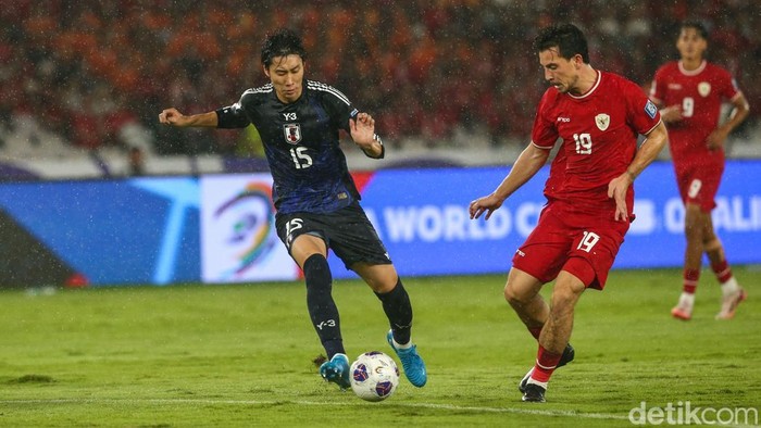 Potret Samurai Biru Libas Garuda 4-0 di SUGBK Timnas Indonesia tak berkutik saat menjamu Timnas Jepang. Begitu 90 menit laga tuntas, Samurai Biru menang telak 4-0 atas Garuda, Jumat (15/11/2024).