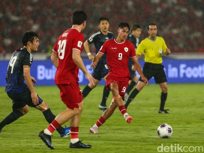 Timnas Indonesia tak berkutik saat menjamu Timnas Jepang. Begitu 90 menit laga tuntas, Samurai Biru menang telak 4-0 atas Garuda, Jumat (15/11/2024).