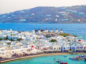 Destinasi Wisata Yunani Ramai Turis, tapi Mykonos Sepi