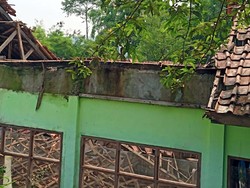 Ruang Kelas SDN 3 Cikidang Sukabumi Tiba-tiba Ambruk