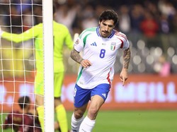 Senangnya Tonali Bisa Pecah Telur di Gli Azzurri