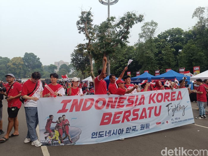 Suporter Timnas Indonesia di GBK