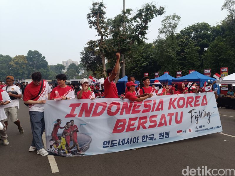 Suporter Timnas Indonesia di GBK