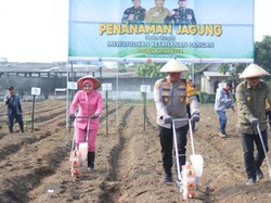 Polres Blitar Kota Tanam Jagung untuk Wujudkan Ketahanan Pangan