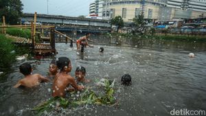 Aksi Anak-anak Taklukkan Arus BKB