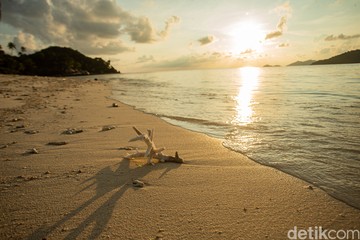 Temukan Pesona Tersembunyi: Pulau Dewata Anambas yang Menyuguhkan Pasir Putih Indah