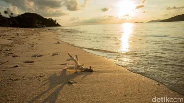 Bukan di Bali, Ini Pulau Dewata Anambas yang Berpasir Putih