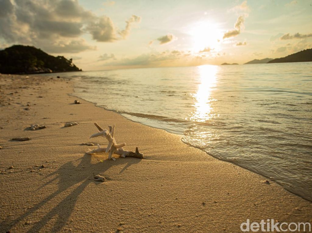 Bukan di Bali, Ini Pulau Dewata Anambas yang Berpasir Putih Bukan di Bali, Ini Pulau Dewata Anambas yang Berpasir Putih