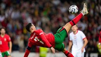 Gol salto kedua Ronaldo hadir bersama Portugal di fase grup UEFA Nations League 2024/25 melawan Polandia pada 15 November 2024. Gol yang tercipta menit ke-87 itu membawa negaranya menang 5-1. Foto: Getty Images/Eurasia Sport Images