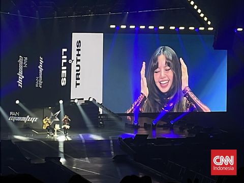 Fan Meetup Lisa BLACKPINK di BCIS Ancol, Jakarta, Jumat (15/11). (CNN Indonesia/Muhammad Feraldi)