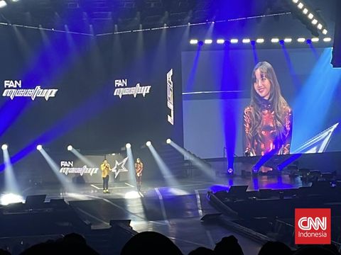 Fan Meetup Lisa BLACKPINK di BCIS Ancol, Jakarta, Jumat (15/11). (CNN Indonesia/Muhammad Feraldi)