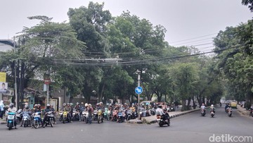 Bandung Bertransformasi: Jalanan Seolah Eropa, Kendaraan Berdemonstrasi di Lajur Kanan!