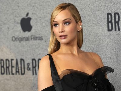 Foto: Jennifer Lawrence yang Makin Glowing di Kehamilan Kedua