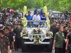 Jokowi & Luthfi-Yasin Pawai di Purwokerto, Warga Tumpah Ruah ke Jalan