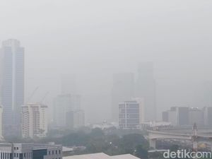 Video: Jakarta Dilanda Hujan Disertai Angin Kencang Siang Ini Video: Jakarta Dilanda Hujan Disertai Angin Kencang Siang Ini