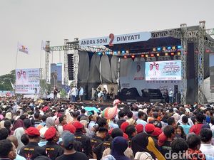 Dimyati Kampanye Akbar di Cilegon, Warga Curhat Tak Mampu Tebus Ijazah Anak