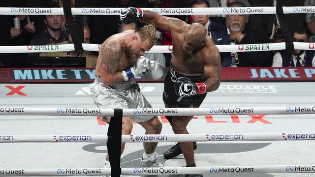 US retired pro-boxer Mike Tyson (R) and US YouTuber/boxer Jake Paul (L) fight during the heavyweight boxing bout at The Pavilion at AT&T Stadium in Arlington, Texas, November 15, 2024. (Photo by TIMOTHY A. CLARY / AFP)