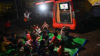 Mobil Sahabat Anak Hibur Pengungsi Erupsi Lewotobi