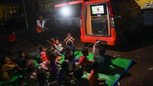 Mobil Sahabat Anak Hibur Pengungsi Erupsi Lewotobi