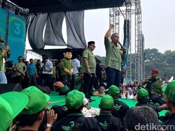 Farhan Kenang Masa Kecil Saat Kampanye di Tegallega