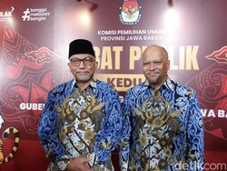 Gaya 4 Paslon Kenakan Batik di Debat Kedua Pilgub Jabar 2024