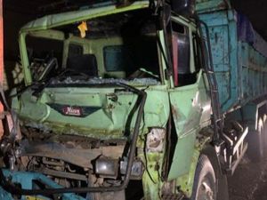 5 Truk Bertabrakan di Parung Panjang Bogor, 2 Sopir Terluka