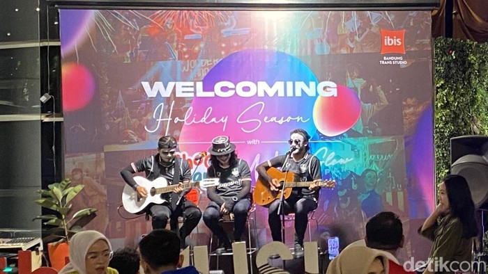 Penampilan Kuburan Band pada acara Press Conference di Ibis Bandung Trans Studio Hotel, Jumat (15/11/2024). Penampilan Kuburan Band pada acara Press Conference di Ibis Bandung Trans Studio Hotel, Jumat (15/11/2024).