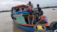 Aksi Bertaruh Nyawa Demi Emas dan Barang Berharga