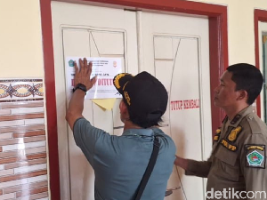 Kerap Dipakai Maksiat, 3 Tempat Karaoke di Pamekasan Disegel Kerap Dipakai Maksiat, 3 Tempat Karaoke di Pamekasan Disegel