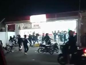Heboh Baku Hantam Pendukung Cabup-Cawabup di Majalengka Heboh Baku Hantam Pendukung Cabup-Cawabup di Majalengka