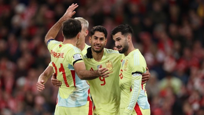COPENHAGEN, DENMARK - NOVEMBER 15: Ayoze Perez of Spain celebrates after scoring a goal to make it 2-0 during the UEFA Nations League 2024/25 League A Group A4 match between Denmark and Spain at Parken Stadium on November 15, 2024 in Copenhagen, Denmark. (Photo by Robbie Jay Barratt - AMA/Getty Images)