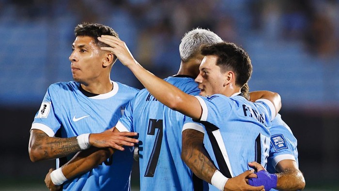 MONTEVIDEO, URUGUAY - NOVEMBER 15: Marcelo Saracchi of Uruguay celebrates with teammates the teams first goal scored by an own goal from Davinson Sanchez of Colombia (not in frame) during the South American Qualifier match between Uruguay and Colombia at Centenario Stadium on November 15, 2024 in Montevideo, Uruguay.  (Photo by Ernesto Ryan/Getty Images)
