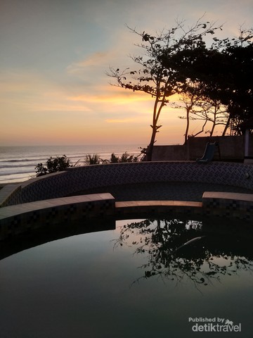 Pesona Sunset Memukau di Pantai Gunung Geder, Surga Tersembunyi di Ujung Selatan Garut