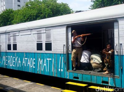 Teatrikal Kereta Api Terakhir Surabaya
