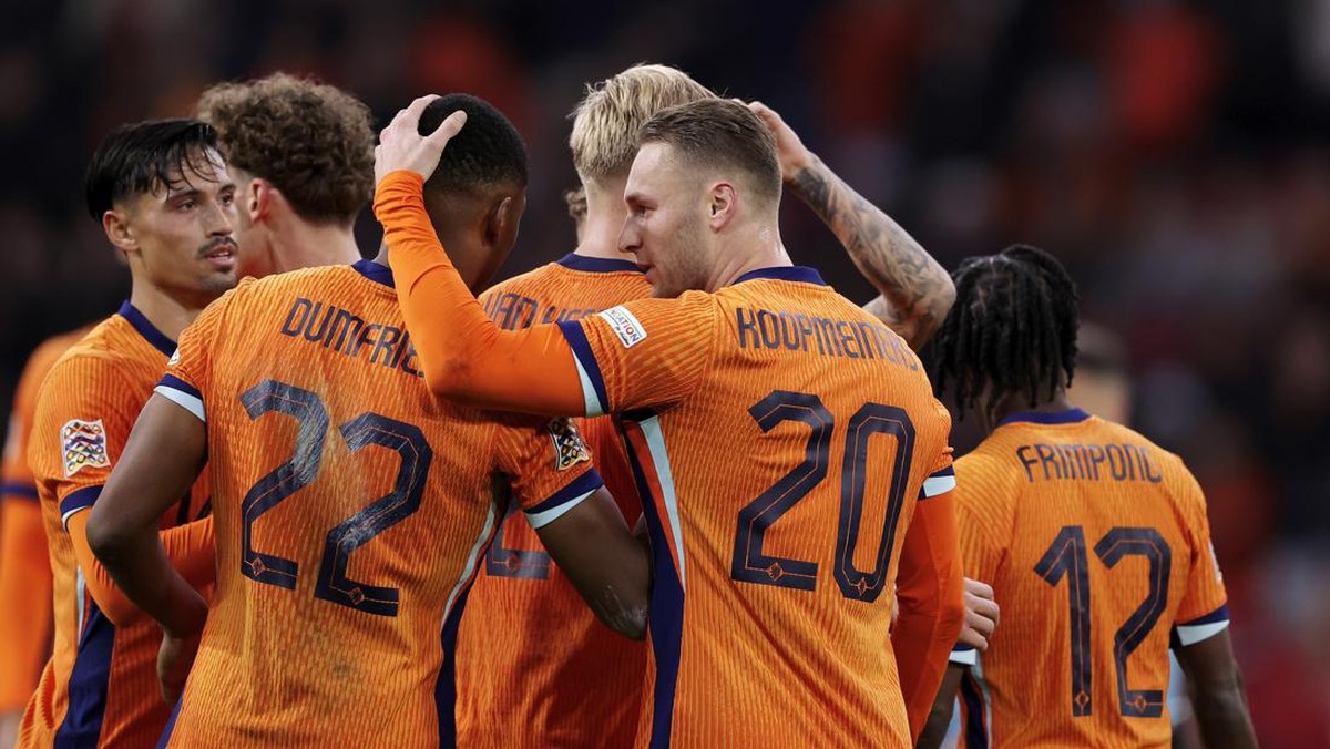 Belanda menang 4-0 atas Hungaria di UEFA Nations League 2024/2025. (Foto: Rico Brouwer/Soccrates/Getty Images)