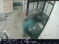 Video Rekaman CCTV Karyawan Minimarket di Lampung Tewas Terjepit Lift Barang