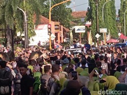 Jokowi Saat Dampingi Luthfi-Yasin Kampanye di Blora: Sangat Antusias!