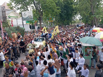 Gempita! Kehangatan Warga Grobogan Sambut Pawai Jokowi Bersama Luthfi-Yasin