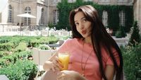 Seru! Lisa BLACKPINK Cicip Rendang hingga Nikmati Thai Tea