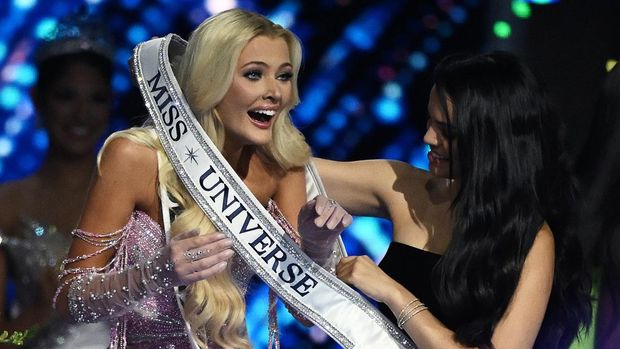 The newly crowned Miss Universe 2024, Victoria Kjaer Theilvig from Denmark, reacts after winning the 73rd edition of the Miss Universe pageant in Mexico City on November 16, 2024. (Photo by CARL DE SOUZA / AFP)