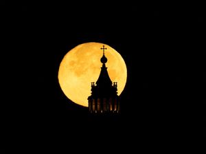 Potret Supermoon Terakhir di 2024