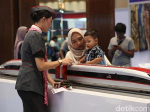 Ramai Pengunjung Berburu Promo Tiket Kereta di KAI Expo 2024 Ramai Pengunjung Berburu Promo Tiket Kereta di KAI Expo 2024