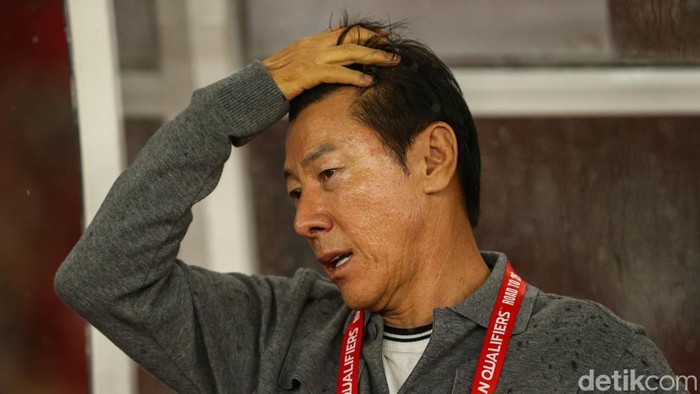 Shin Tae-yong di laga Timnas Indonesia vs Jepang dalam agenda Kualifikasi Piala Dunia 2026.