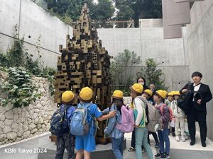 Potret Ratusan Siswa SD di Jepang Belajar tentang Indonesia di KBRI Tokyo Potret Ratusan Siswa SD di Jepang Belajar tentang Indonesia di KBRI Tokyo