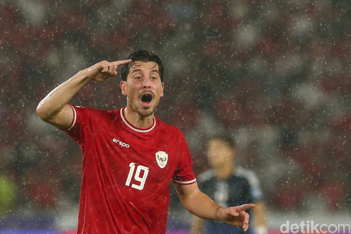 Aksi Thom Haye di laga Indonesia vs Jepang dalam lanjutan Kualifikasi Piala Dunia 2026.