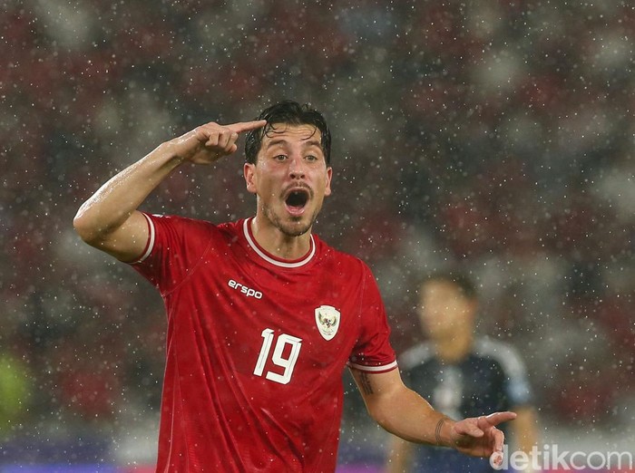 Aksi Thom Haye di laga Indonesia vs Jepang dalam lanjutan Kualifikasi Piala Dunia 2026.