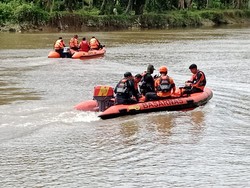 Pria di Pesisir Selatan Hilang Terseret Arus Sungai Usai Kecelakaan Tunggal