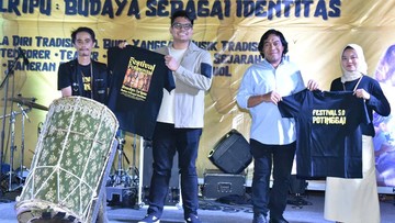 Panggung Ceria: Waka MPR Abcandra dan Komeng Memukau Festival Potinggai di Palu!